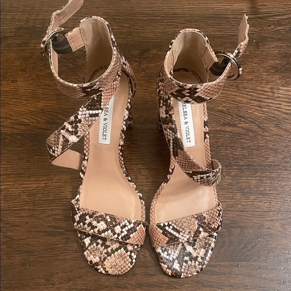 Chelsea & Violet Brown Tan Patterned Heels
